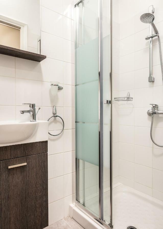 Exceptionally Located Studio Apartment Atene Esterno foto