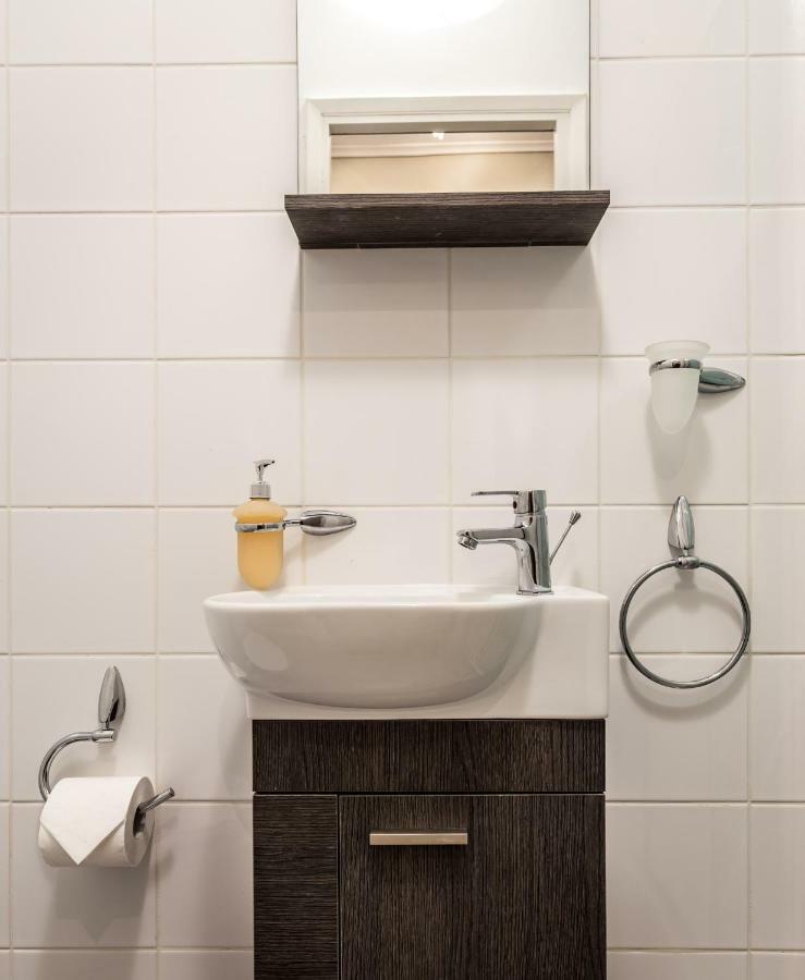 Exceptionally Located Studio Apartment Atene Esterno foto