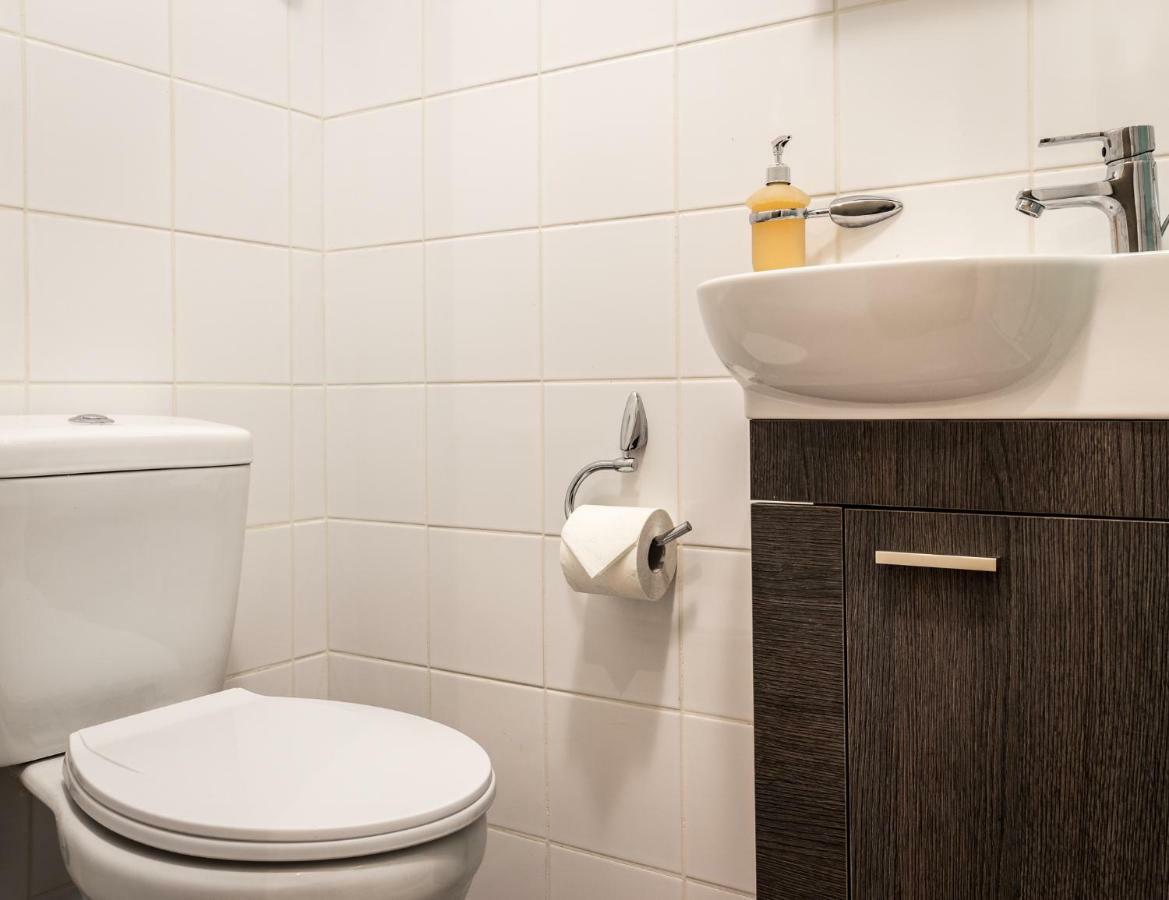 Exceptionally Located Studio Apartment Atene Esterno foto